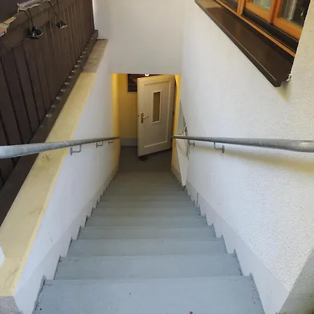 Milchtuetenzimmer - Upcycling Apartman Grünwald
