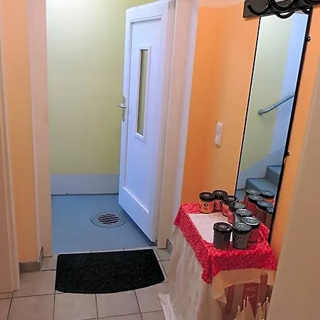 Milchtuetenzimmer - Upcycling Apartman